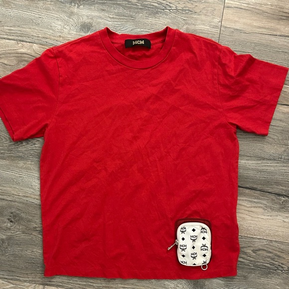 MCM red cotton tee with logo zipper pouch men’s size small - Picture 1 of 5